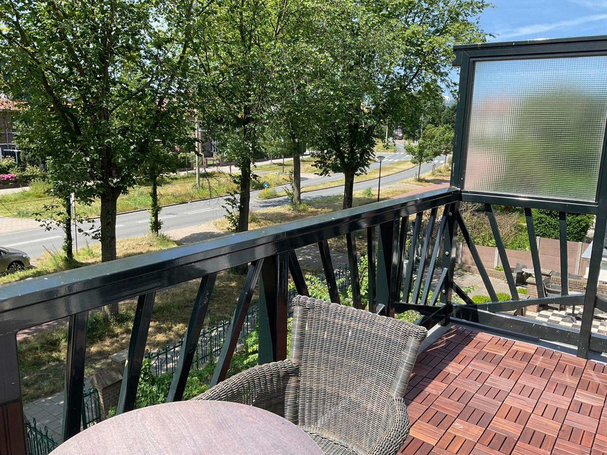 Aristoteles Apartment *